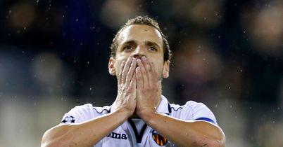 Roberto Soldado: Has a thigh injury